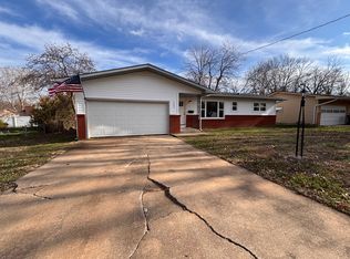 1304 S Meadowview Ave, Springfield, MO 65804