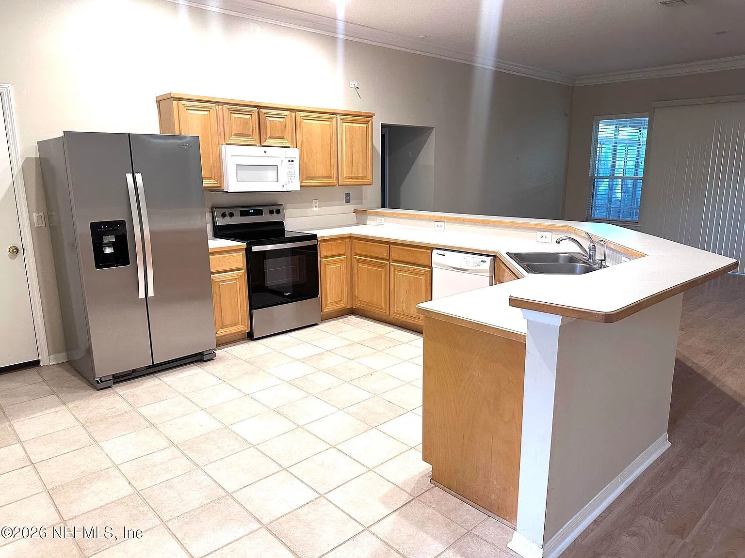 3 bed, 2.0 bath, 1830 sqft, $2,800 — Photo 2