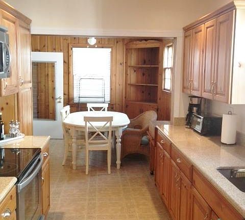 5th image of 1801 Evans St