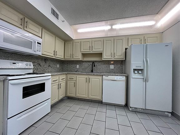 3rd image of 919 Hillcrest Dr APT 714
