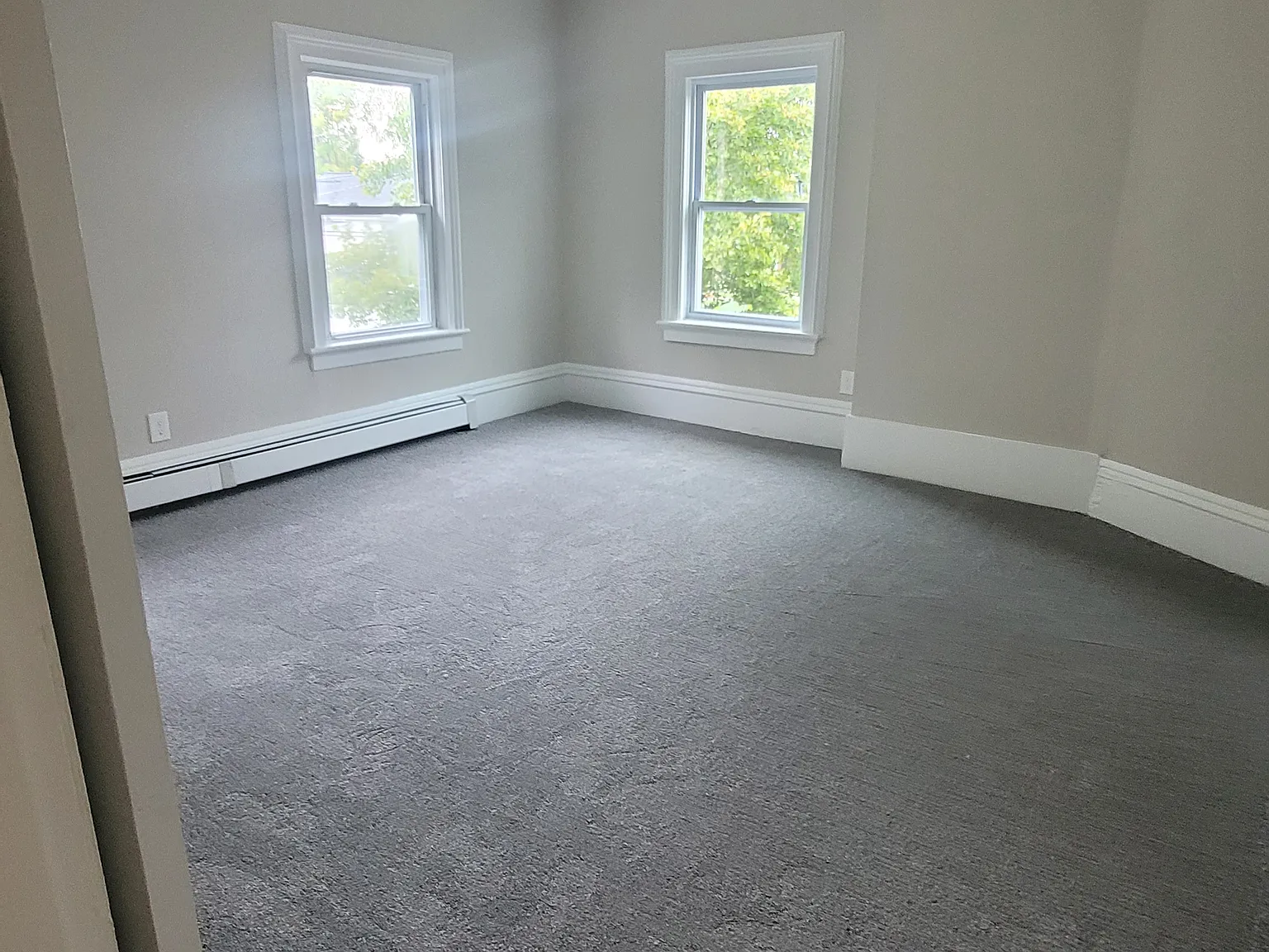 3 bed, 750 sqft, $3,200 — Photo 2