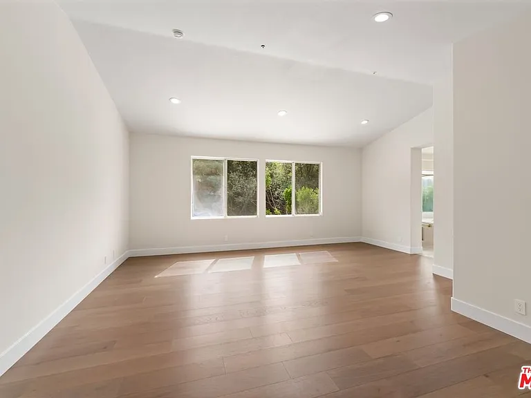 18500 Saint Moritz Dr — Photo 44