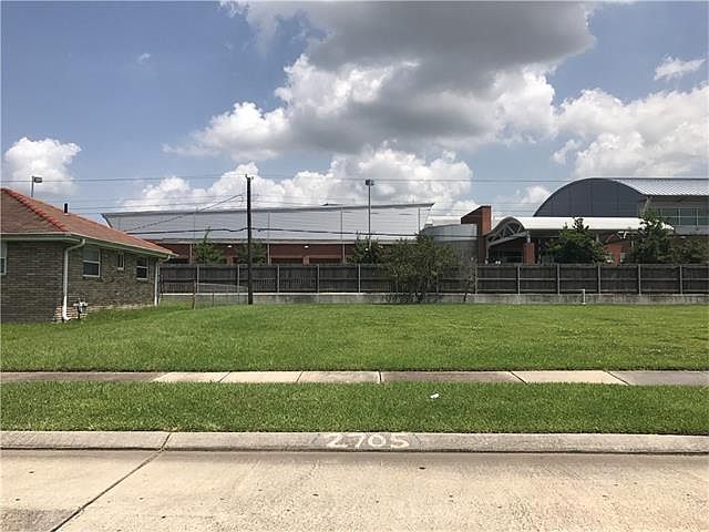 1st image of 2705 Veronica Dr