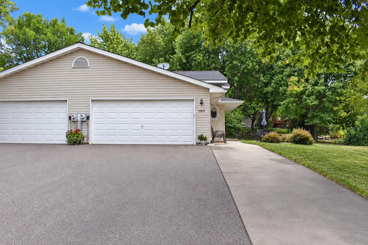 3 bed, 2.0 bath, 1575 sqft, $2,600 — Photo 1