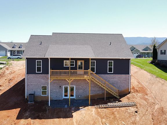 5th image of 207 Katie Ln