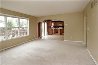 5th image of 412 Parkland Ter