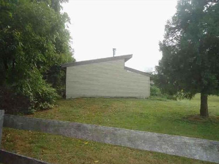 2nd image of 106 Geroed Ave