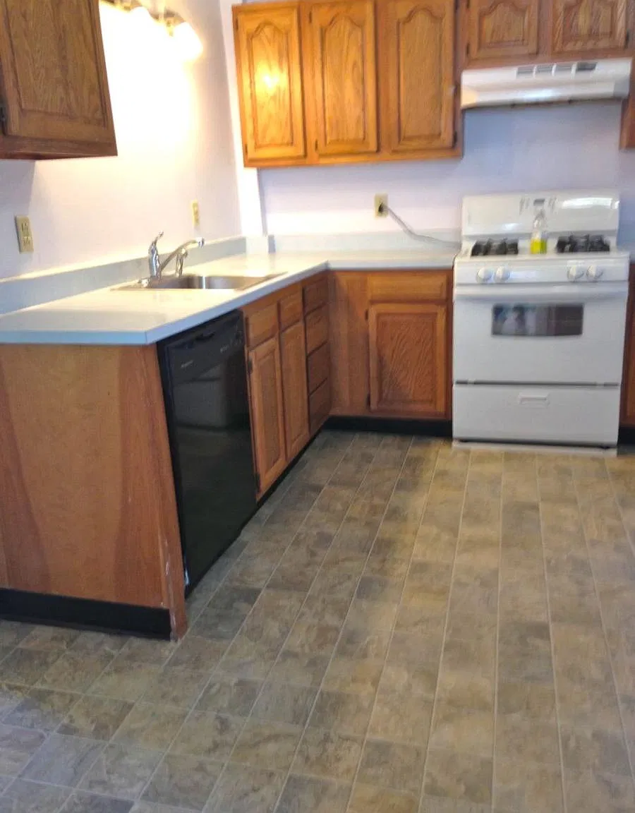 4 bed, 1.5 bath, 1300 sqft, $3,900 — Photo 1