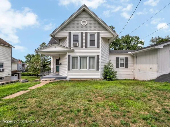 413 Walnut St, Blakely, PA 18452