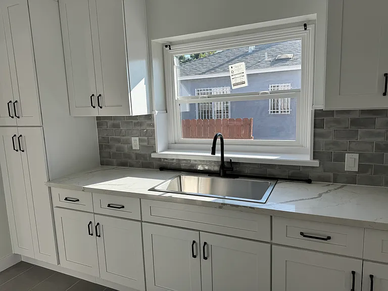 10606 Bryson Ave — Photo 5