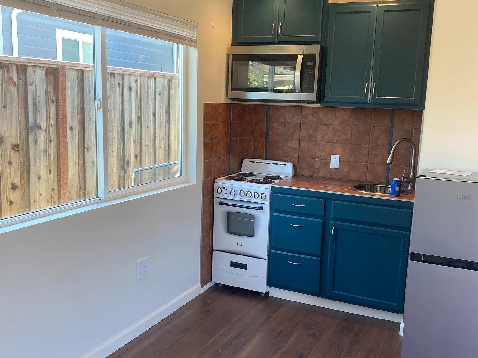 Studio, 250 sqft, $1,800 — Photo 2