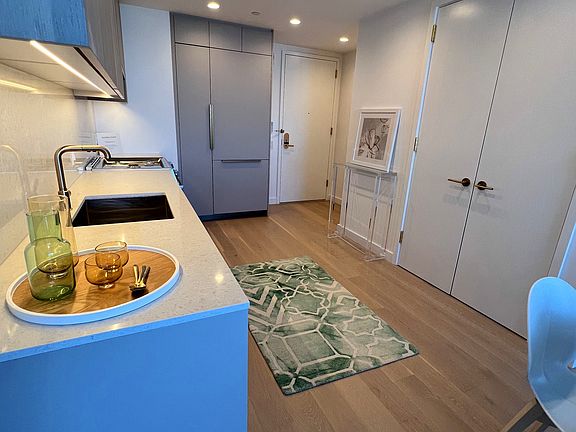 4th image of 3 Court Sq APT 6004