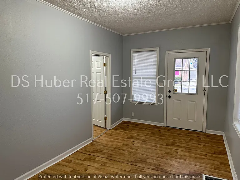 813 N Jenison Ave — Photo 3