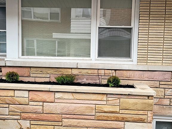 2nd image of 5411 N Artesian Ave #A