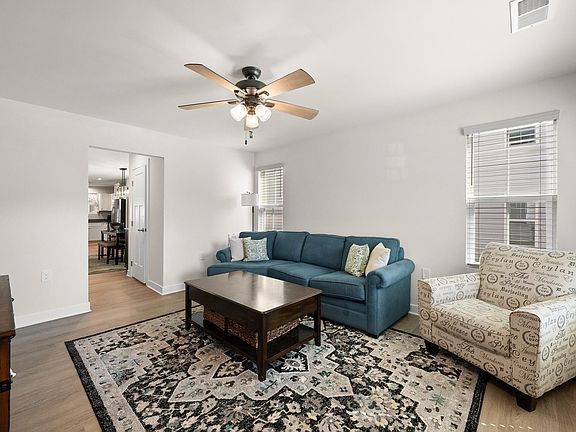 5th image of 607 Cresslyn Ct
