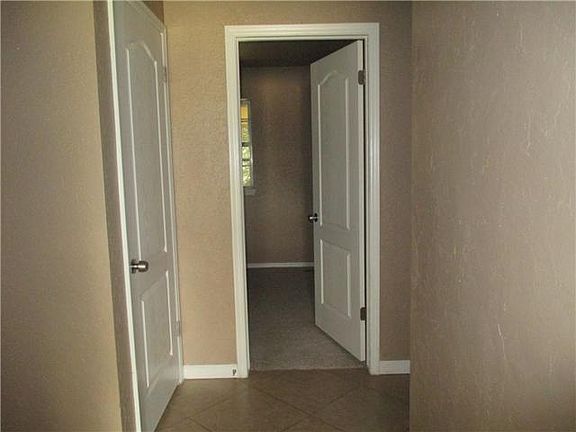 4th image of 1022 Arlington Dr
