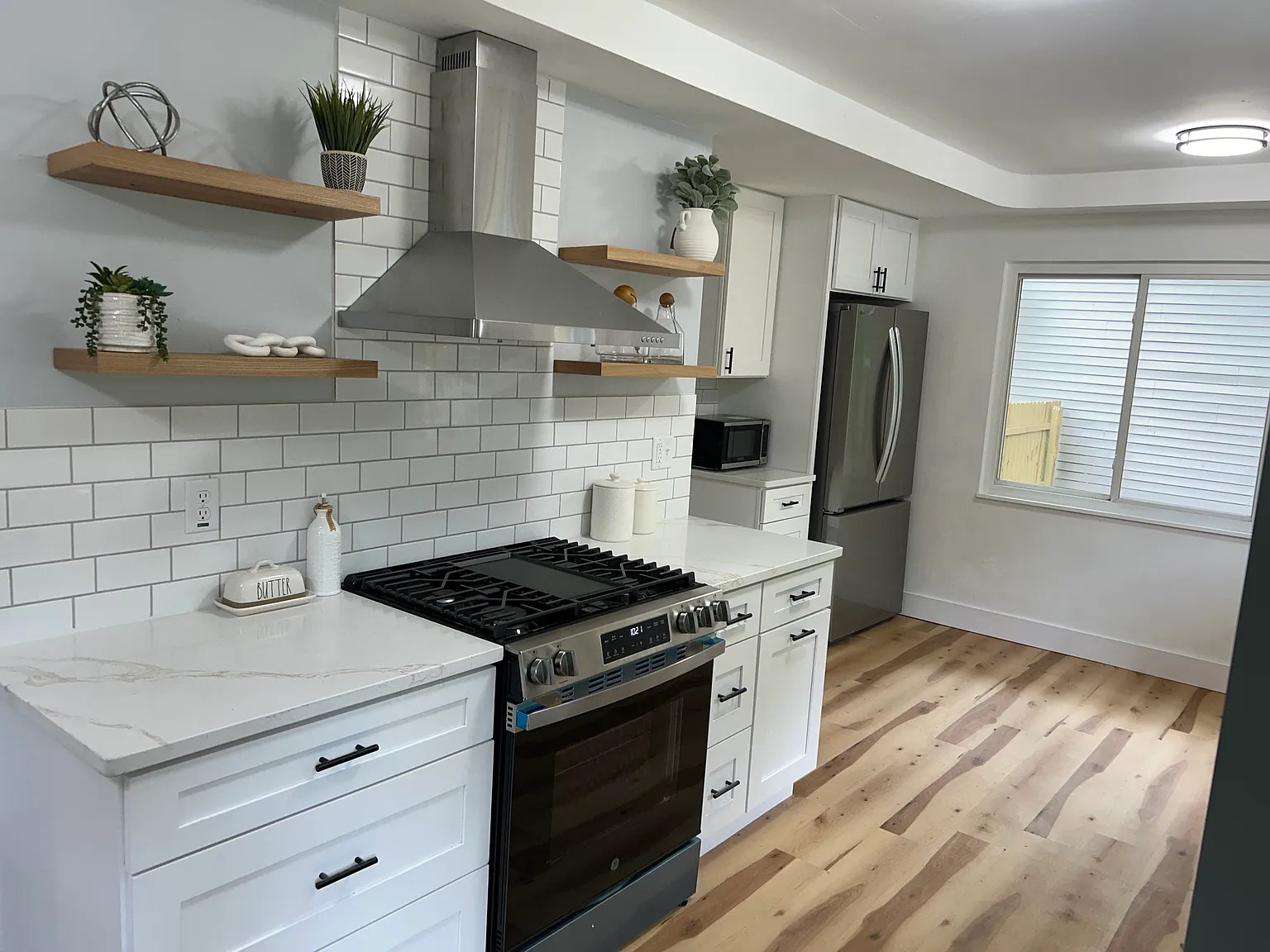 908 Bassett Rd — Photo 4