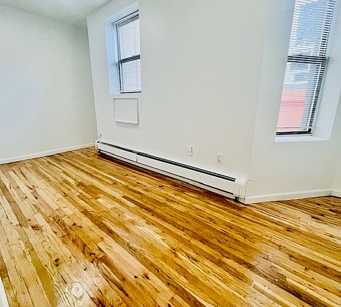 4th image of 428 W 49th St #5F