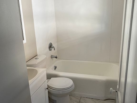 2nd image of 311 N Lincoln Ave Unit 1
