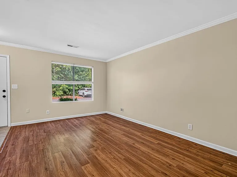 6239 Lucille Dr — Photo 6