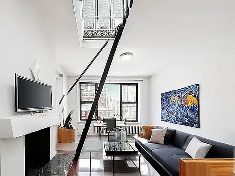 31 W 8th St #10 — Photo 1