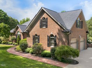 250 Woodland Ridge Dr, Fuquay Varina, NC 27526