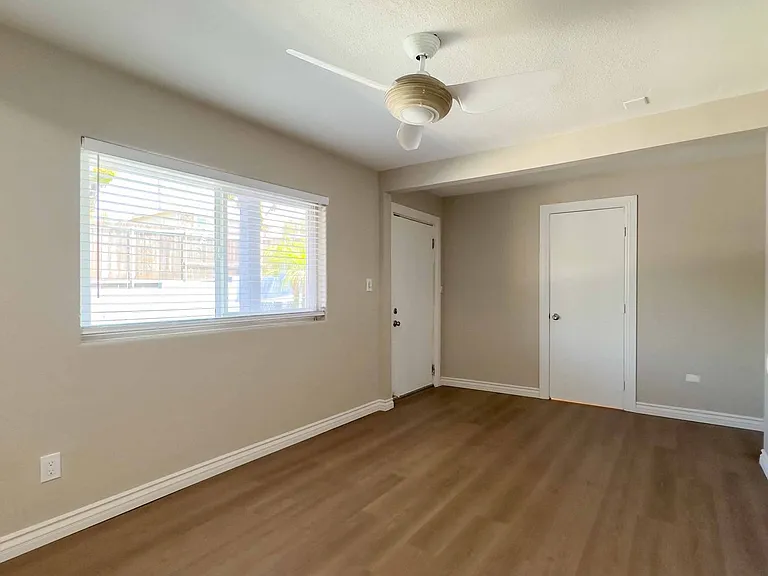 9922-9934 Buena Vista Dr — Photo 4