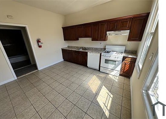 2nd image of 84 Carnegie Ave APT 3R