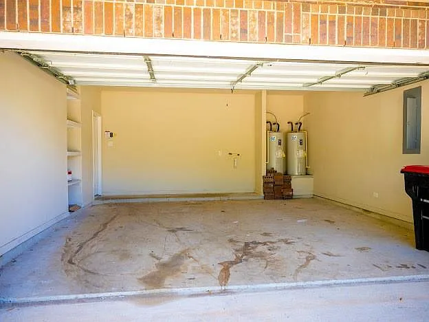 10007 Shire Green Ln — Photo 48