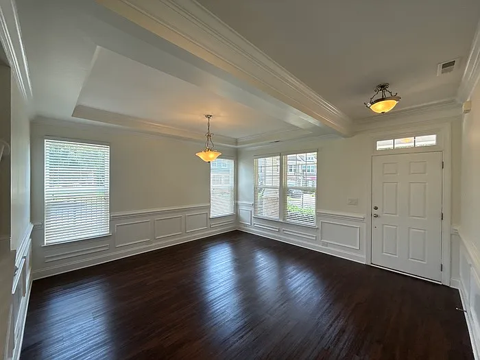1019 Dunhill Ln — Photo 3