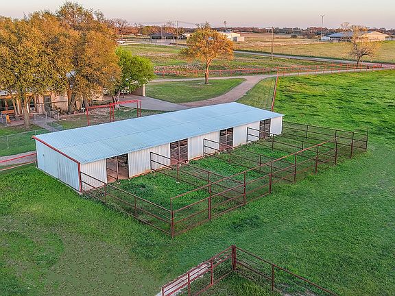 3rd image of 304 Scarlett Rd