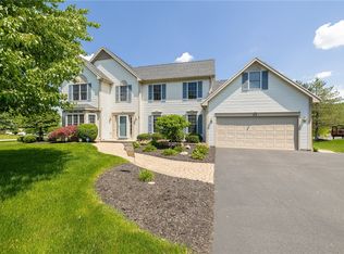 20 Chippenham Dr, Penfield, NY 14526