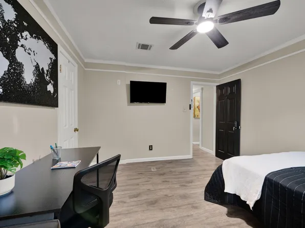(undisclosed Address), Houston, TX 77045