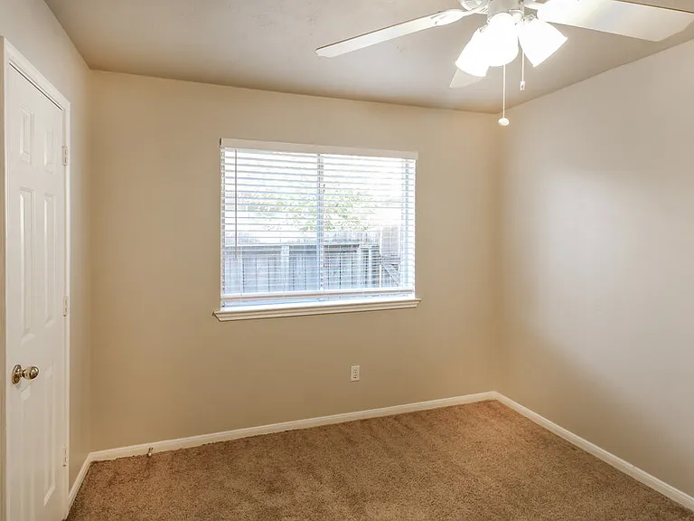 12315 Claresholm Dr — Photo 11