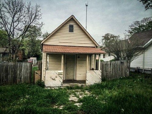 4th image of 1111 Louisiana Ave