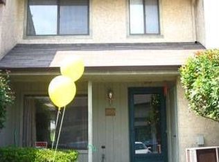 300 Hampshire Dr, Plainsboro, NJ 08536