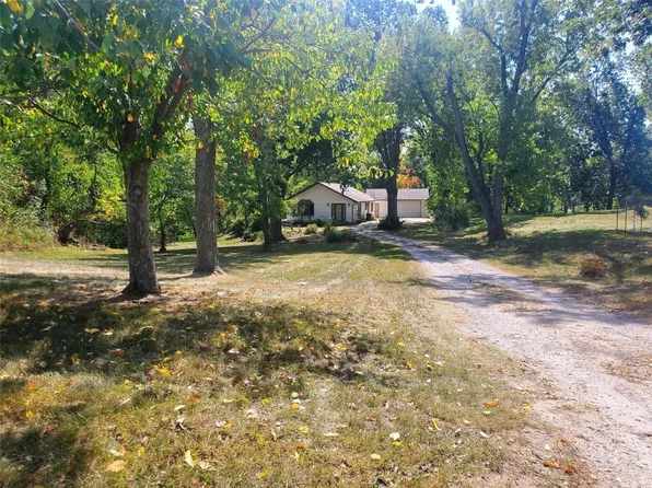 3201 Pioneer Ave SE, Cedar Rapids, IA 52403