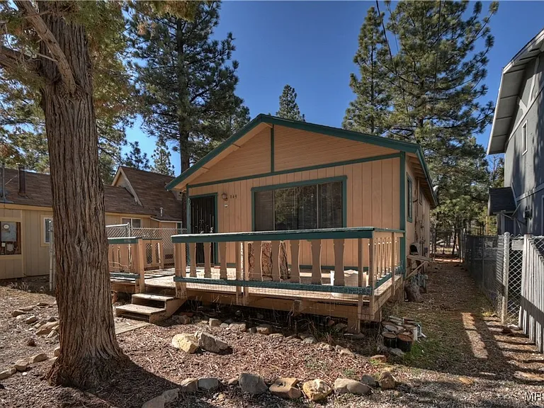 949 Pine Ln — Photo 33