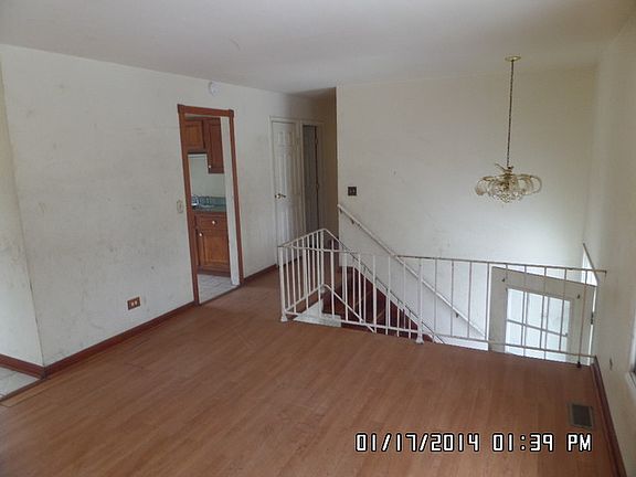 4th image of 115 Lexington Dr