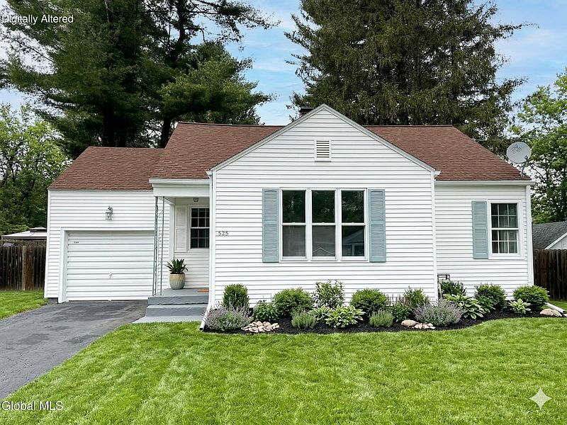 2nd image of 525 Kenwood Avenue