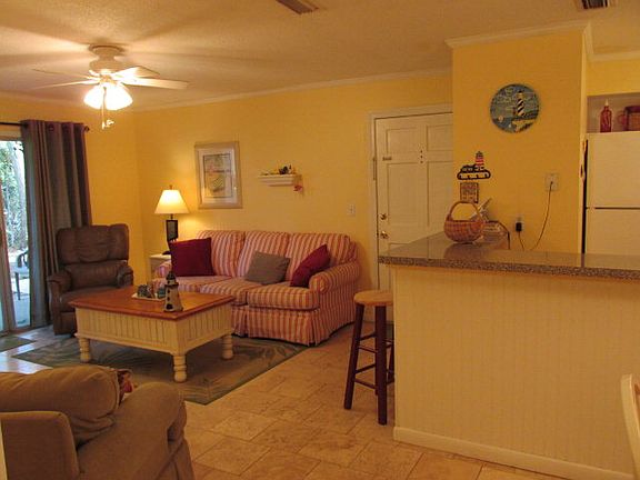 3rd image of 850 Mallery St #7C