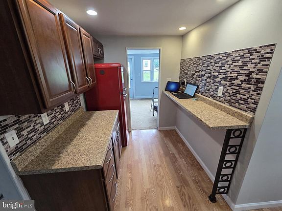 3rd image of 17 Hillman Ave