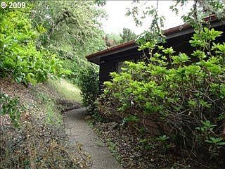3rd image of 620 SE Terrace Dr
