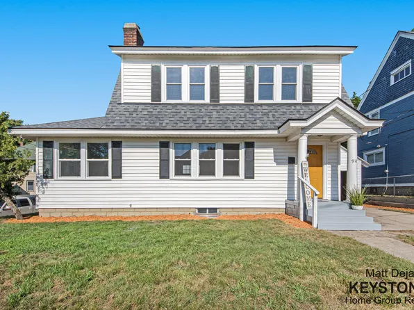 917 Henry Ave SE, Grand Rapids, MI 49507
