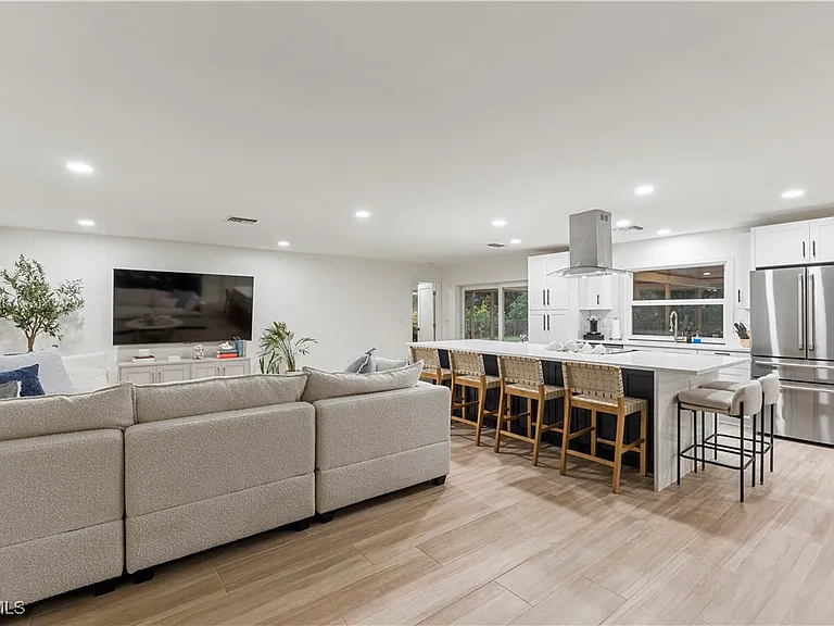 2412 La Salle Ave — Photo 41