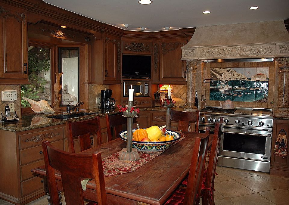 gourmet kitchen