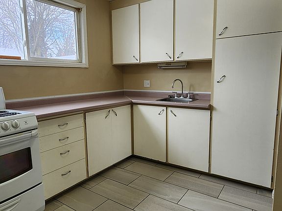 4th image of 135 Speedvale Ave W