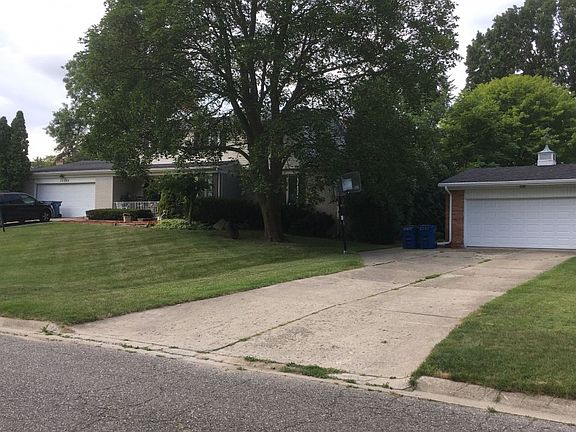 4th image of 12104 Francesca Dr