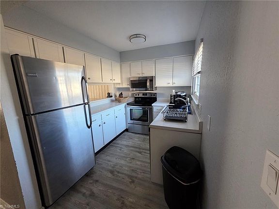 2nd image of 2215 Shadow Valley Rd APT H