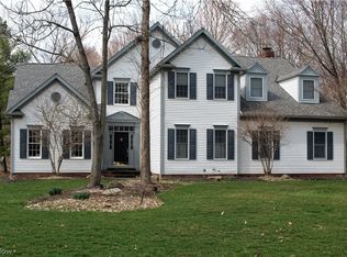 16 Oxford Dr, Hudson, OH 44236